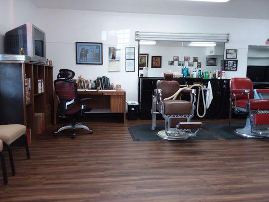 Geny's Barber Shop