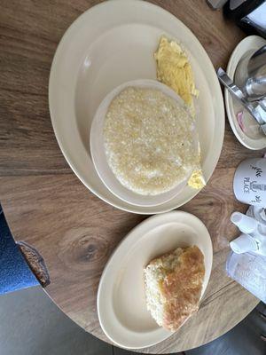 2 eggs grits biscuit 8$