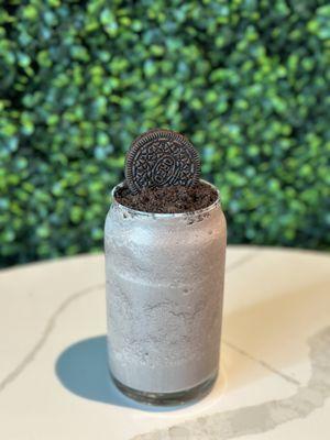 Experience bliss in a cup with our Oreo Smoothie - a perfect blend of velvety smoothness and Oreo crunch. Indulgence awaits in every sip!