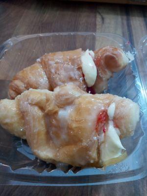 Peach and cream cheese croissant