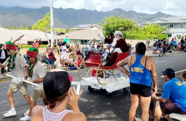 Santa Claus (11/25/23). @HawaiiKaiLions @KokoMarinaCenter #HawaiiKai #Oahu #Hawaii #Parade #HappyHolidays #MeleKalikimaka #MerryChristmas