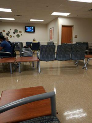 Big waiting room with 2 tvs