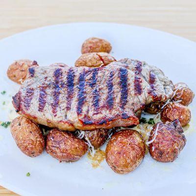 Steak and crispy taters ig: @michellelieats