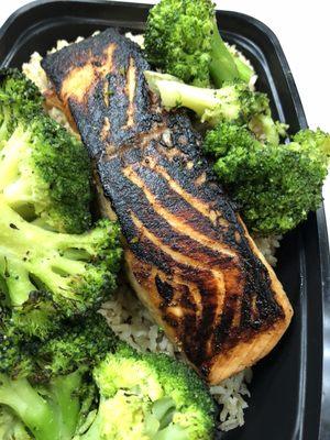 Asian salmon with roasted broccoli W30