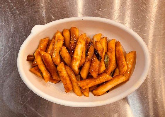 Crispy Pan Fried Tteokbokki - Spicy pan fried rice cakes made with gochujang based sauce. (Vegetarian Dish)