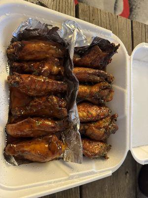 Honey hot and Midwest bbq wings!