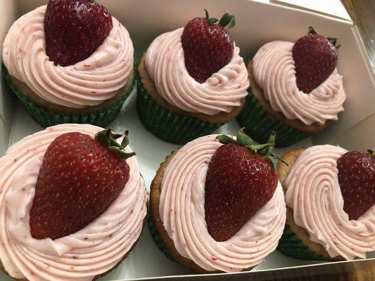 Strawberry purée cupcake with strawberry cream cheese frosting