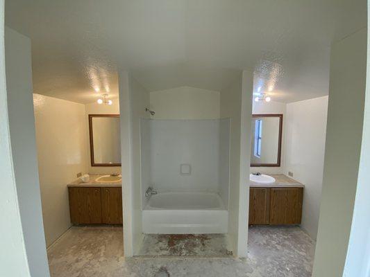 Bathroon walls & ceiling