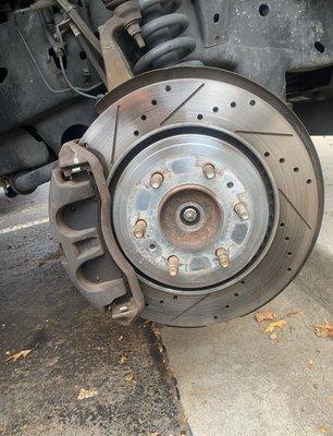 Quick 1 hour brake job. Previous dummy put the rotors on the wrong sides causing uneven brake pad wear.