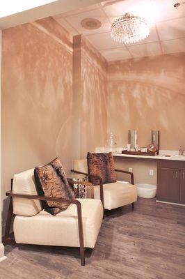 Relax in luxury at the Cahaba location of Tonya Jones SalonSpa, Birmingham's best salon featuring Aveda products and services.