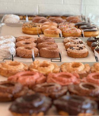 Status Dough Donuts & Coffee - Farragut