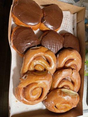 Custard filled chocolate rounds, and glazed cinnamon rolls. Huge portion size worth it.