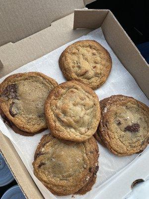 3 dark chocolate and sea salt cookies, 1 Banana Toffee cookie, 1 brown butter pecan cookie