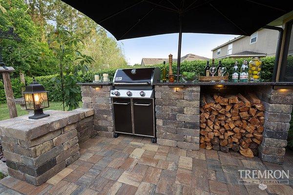 summer kitchen with wall blocks