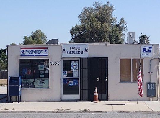 Front entrance to Post Office on Mission boulevard