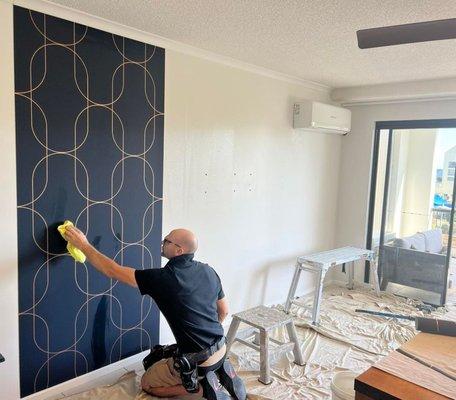 wallpaper installer Las Vegas, wallpapering, wallcovering, wallpaper installation, hanger