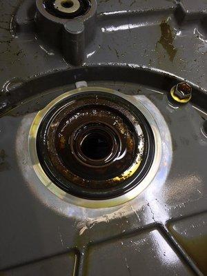 Faulty Seal in 2016 Suzuki 200 hp causing motor oil leak in midsection.