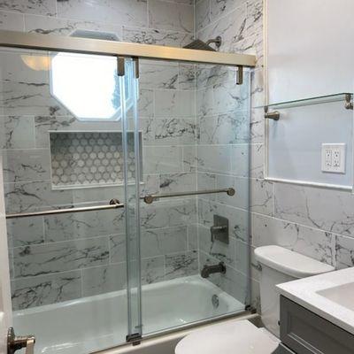 Standard 5x7 bathroom with tub