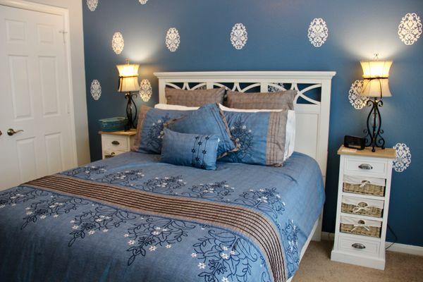 The Bluebonnet Room is a Queen size bed, with a vaulted ceiling.