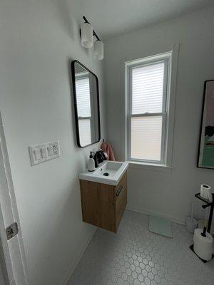 Another view of the main bathroom