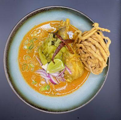 Recommended!! Khaosoi Chicken (Vegan option)