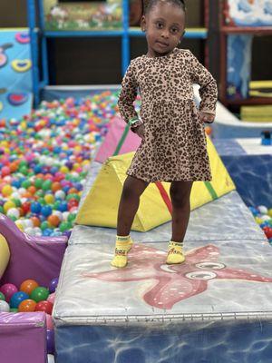 Toddler ball pit