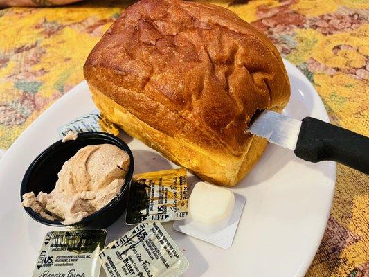 Complimentary Bread and cinnamon butter