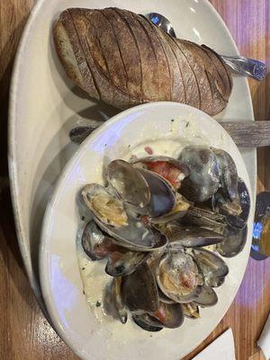 Clams and bread appetizer