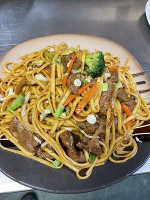 Beef lo mein