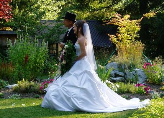 A bride makes her way through the Wellspring gardens