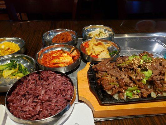 Sizzling bulgogi, rice and ban chan.