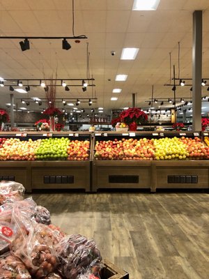 ShopRite Cortlandt NY. Newer store, clean and remodeled.