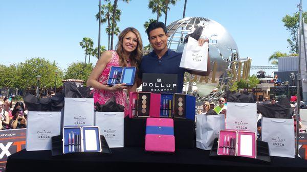 Dollup founder showcases her beauty brand on Extra tv.