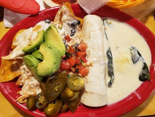 Combo plate 27. Chicken nachos, beef burrito, cheese poblano. #lookatthatavocado #freshingredients #cheeseaholic