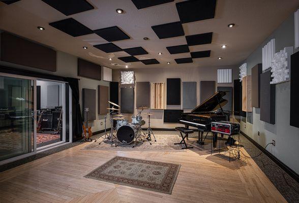 Studio B Live room
Baldwin Baby Grand Piano