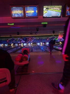 a shit bowling alley that doesn't know how to register pins the right way.