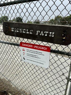 Bike path San Gabriel Riverbed