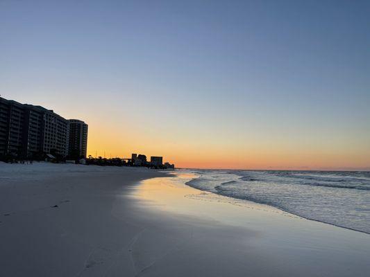 Destin beach, 10mins walk from vila