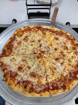 Fresh & hot cheese pizza