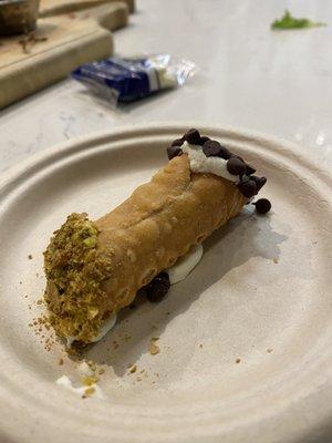 Mini cannoli 1/2 pistachio and 1/2 chocolate chips.