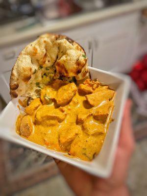 Chicken madras with jalapeño Naan Bread