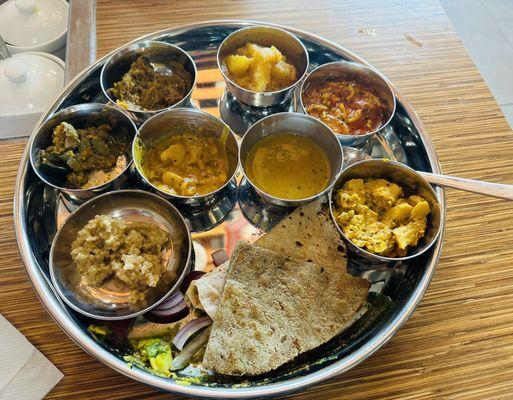 Kathyawadi Thali