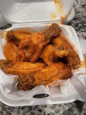 Hot wings: aight, a lil on the dry side.