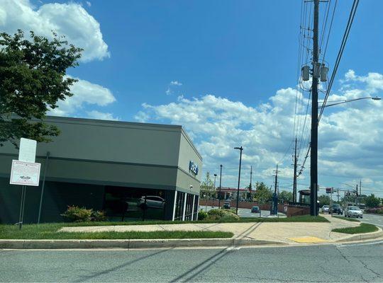 Chase Bank overlooking New Hampshire Avenue