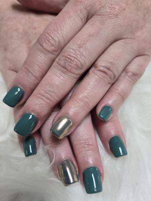 What's in this photo?
 DND Diva Seaform with the ring finger chrome overlay!