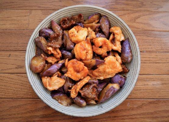 Eggplant with chicken, beef and shrimp - excellent