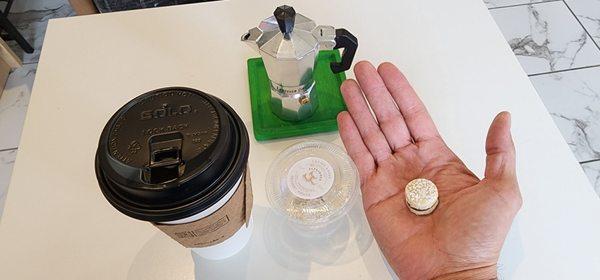 Coffee and mini alfajores.