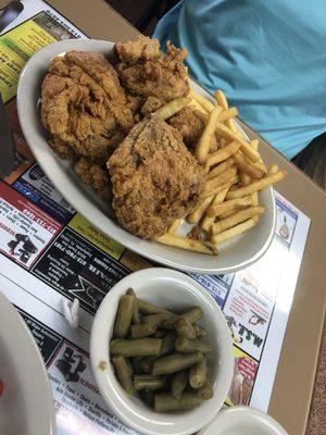 Fried chicken dinner , tuna salad