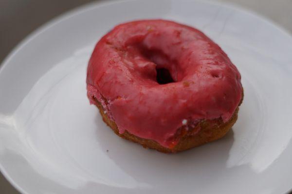 Pink donut (IG: eatingwithkreng)