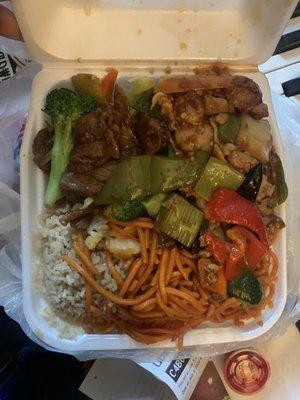 Combo Plate B 1. Broccoli Beef 2. Kung Pao Chicken